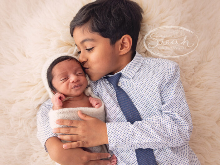 newborn, newborn met broer, broers, pasgeboren baby, Sarah Van Ruyssevelt Photography, 14 dagen oud,