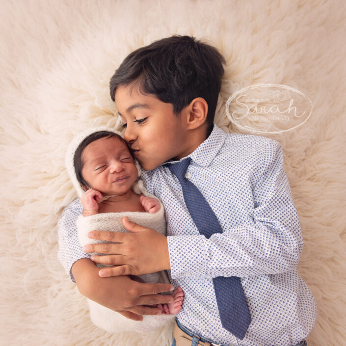newborn, newborn met broer, broers, pasgeboren baby, Sarah Van Ruyssevelt Photography, 14 dagen oud,