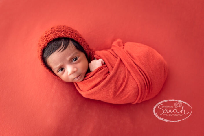 newborn, oranje setting, pasgeboren baby, Sarah Van Ruyssevelt Photography, 14 dagen oud,