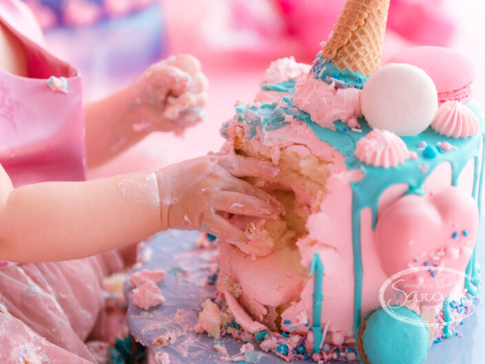 eerste verjaardagstaart, smashcake, cake smash fotosessie, fotoshoot, Sarah Van Ruyssevelt Photography, cakesmash fotografie
