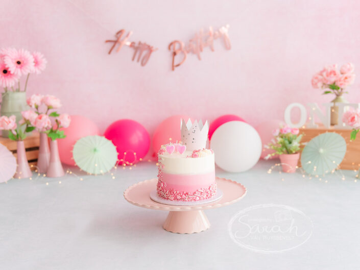 Cake Smash fotograaf, feestje voor 1 jarige, cakesmash, eerste stukje taart, Sarah Van Ruyssevelt Photography