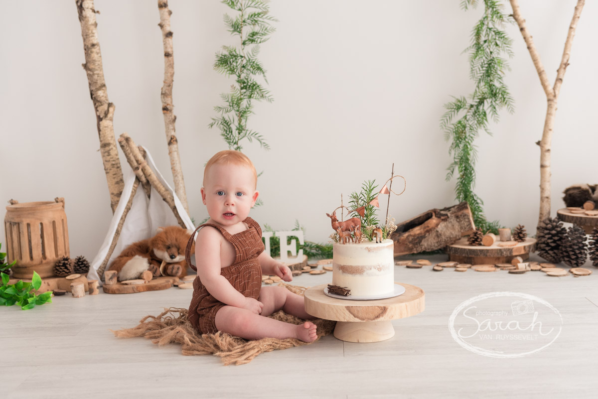 taart smash fotograaf, cakesmash, eerste verjaardag, 1 jaar, verjaardagsfeestje, Sarah Van Ruyssevelt Photography
