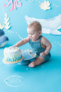 Cakesmash fotoshoot voor eerste verjaardag bij Sarah Van Ruyssevelt Photography