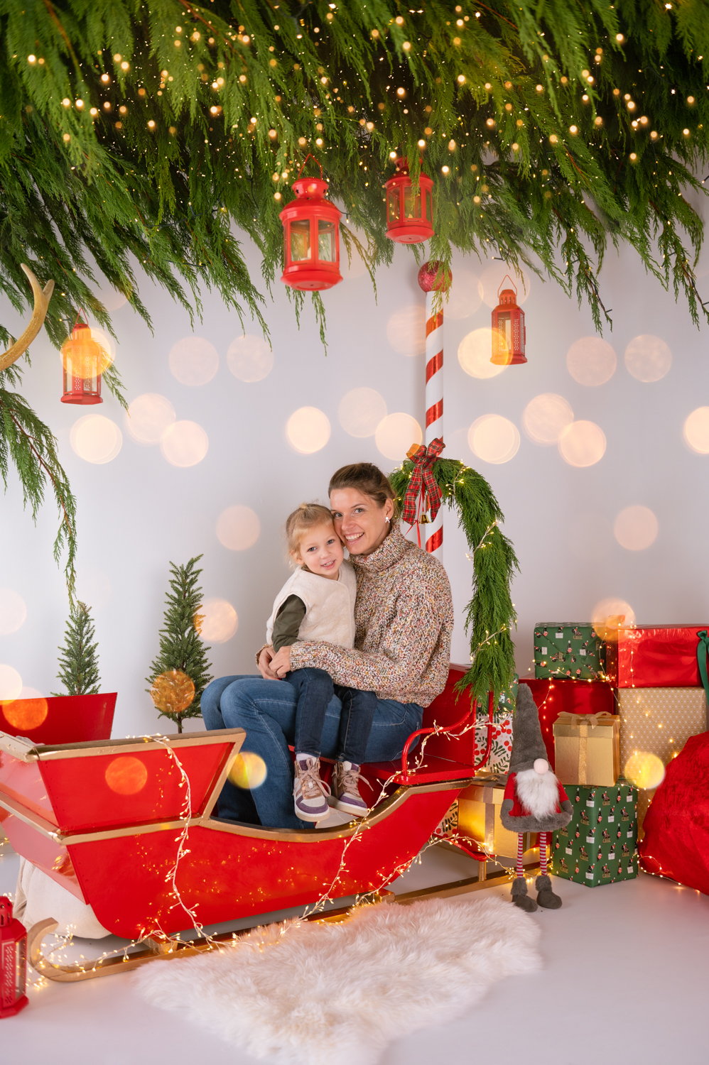 kerstfotosessie in kerstdecor 2023 bij Sarah VR Photography in Limburg en Vlaams-Brabant